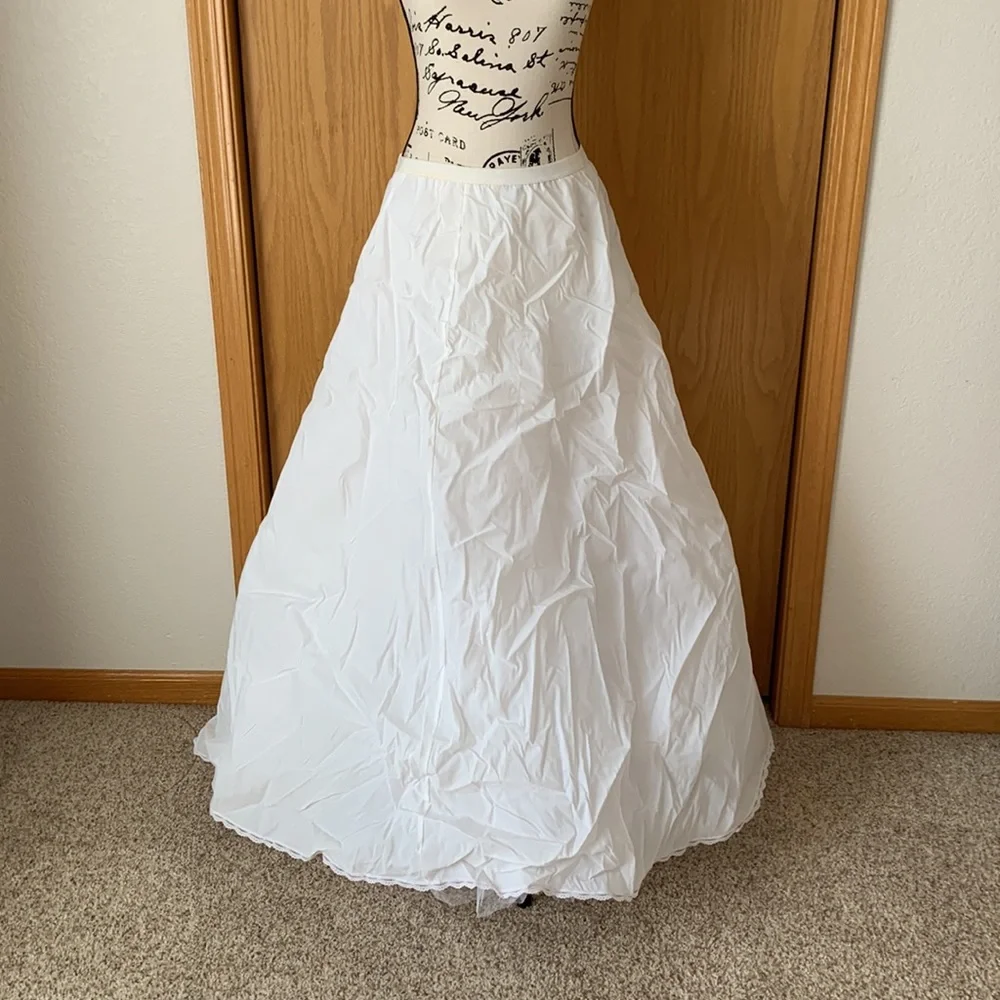 Jim Hjelm wedding dress - Picture 8 of 12